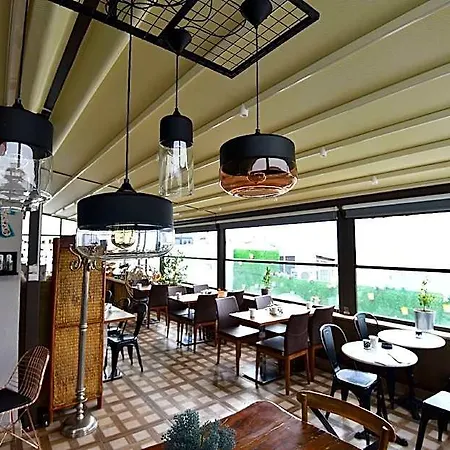 Bguest & Couette-café 3*